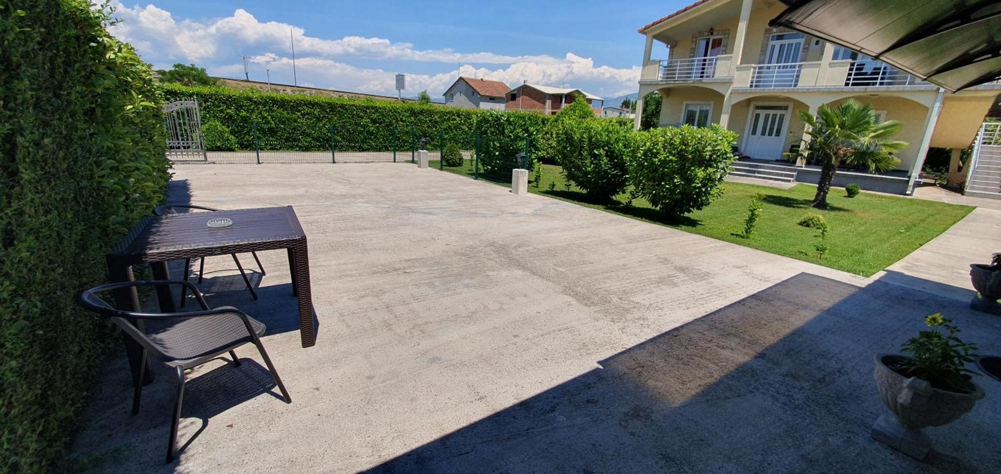 Cozzy Apartment Near The Aiport Podgorica Mitrovica Kültér fotó