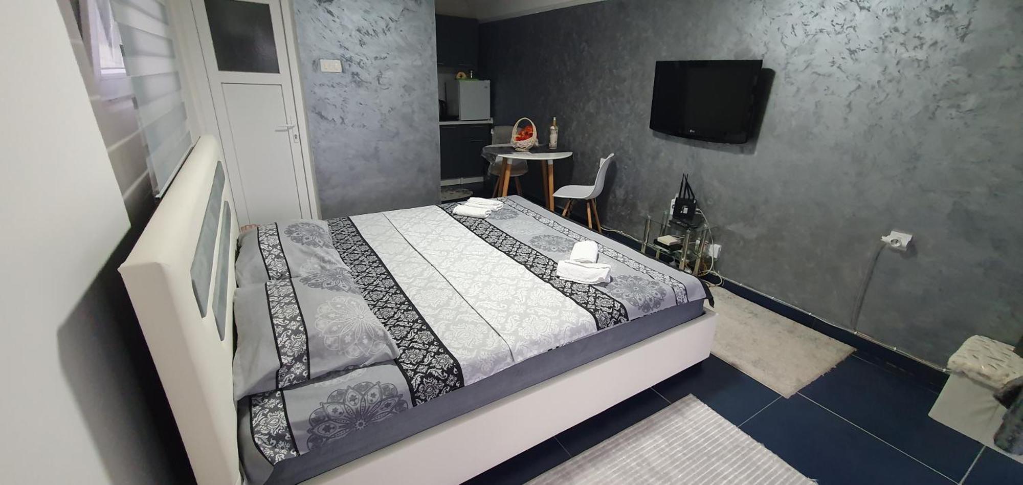 Cozzy Apartment Near The Aiport Podgorica Mitrovica Kültér fotó
