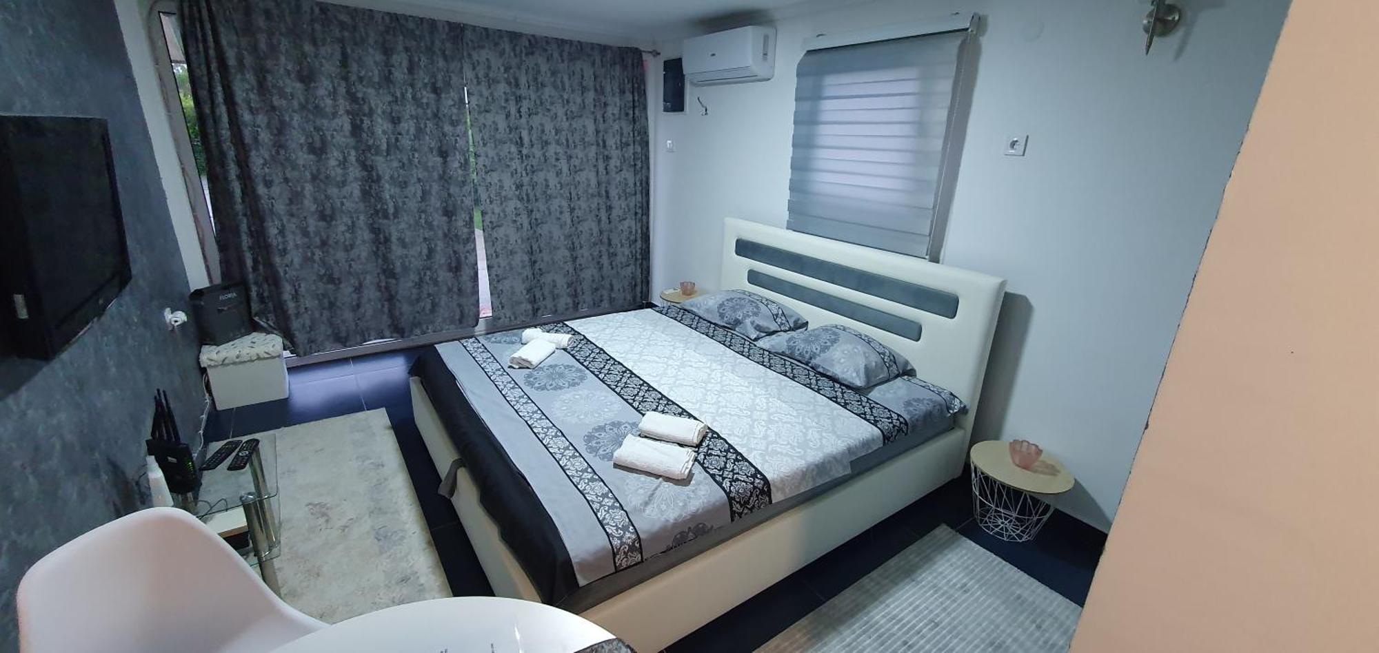 Cozzy Apartment Near The Aiport Podgorica Mitrovica Kültér fotó