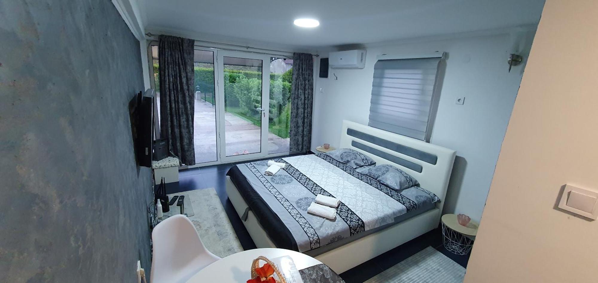 Cozzy Apartment Near The Aiport Podgorica Mitrovica Kültér fotó