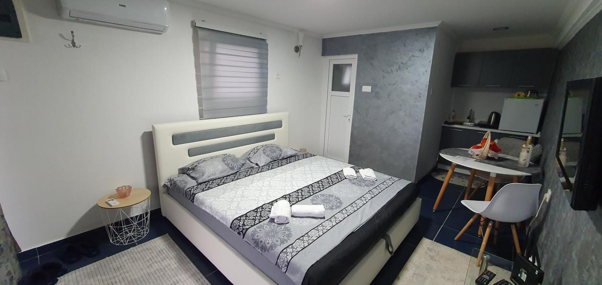 Cozzy Apartment Near The Aiport Podgorica Mitrovica Kültér fotó