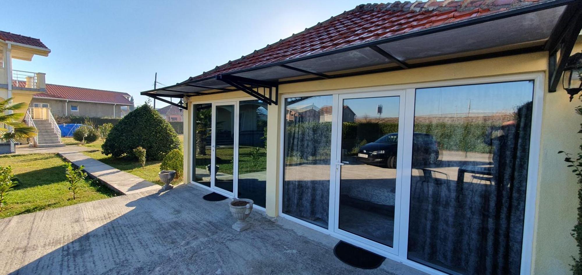 Cozzy Apartment Near The Aiport Podgorica Mitrovica Kültér fotó